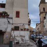 Partendo dal retro del teatro Traetta svoltiamo in via Aporti fino a trovarci nel centro storico. Di l� a pochi metri raggiungiamo piazza Minerva...